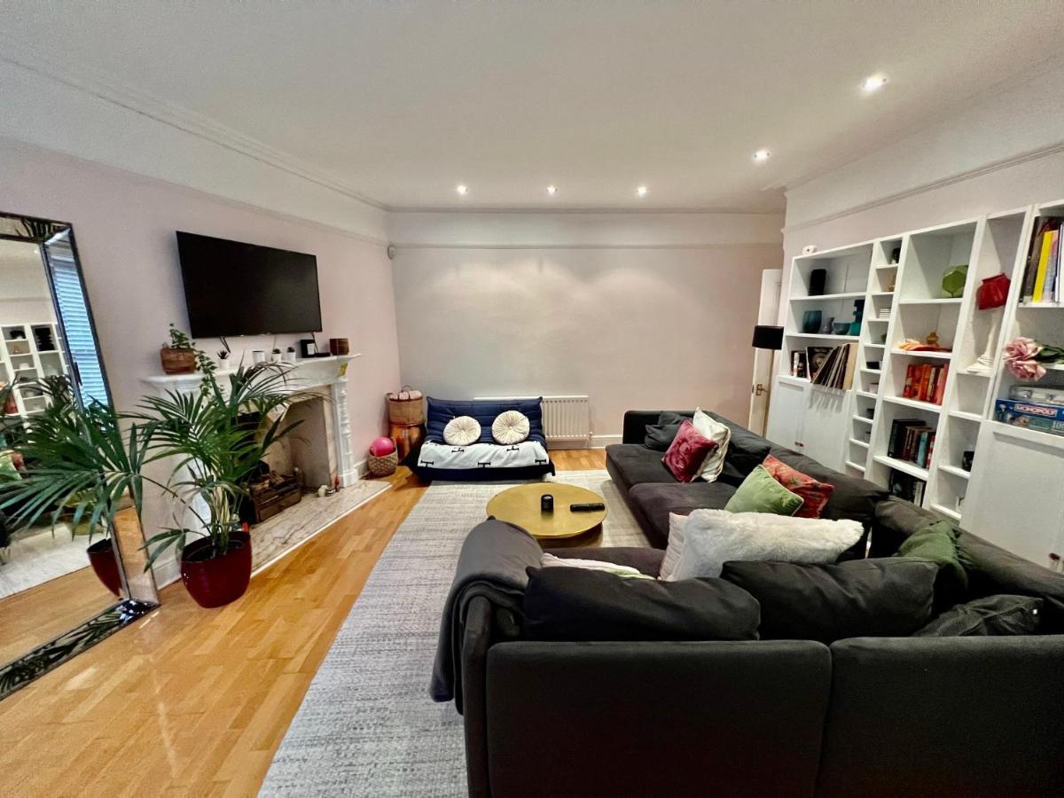 Spacious Flat With Huge Patio In Apartment *