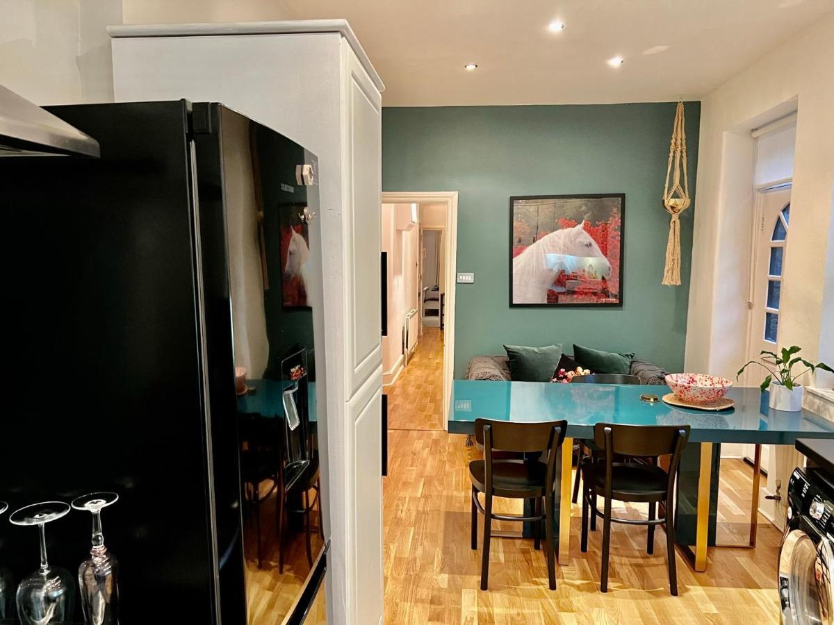 Spacious Flat With Huge Patio In Apartment *