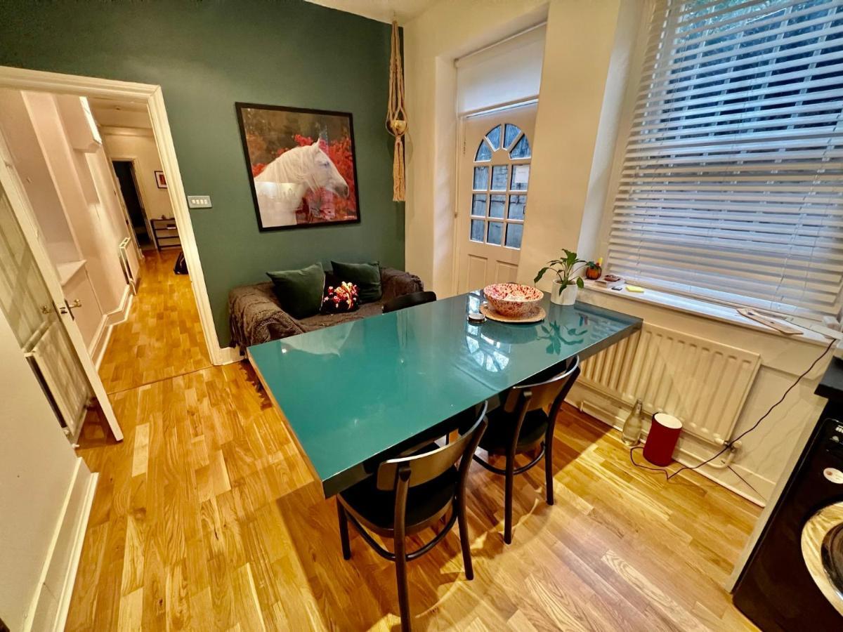 Spacious Flat With Huge Patio In Apartment London