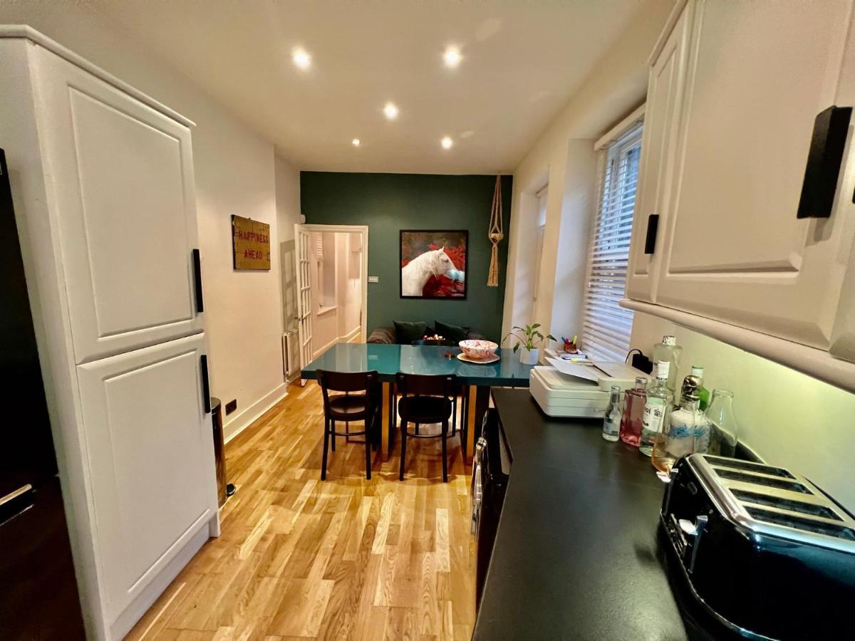 Spacious Flat With Huge Patio In Apartment *