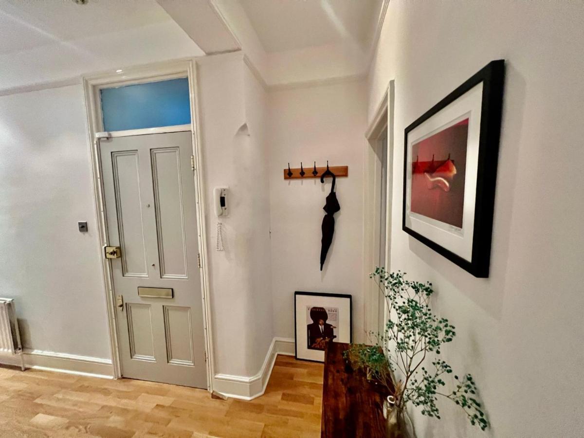 Spacious Flat With Huge Patio In London