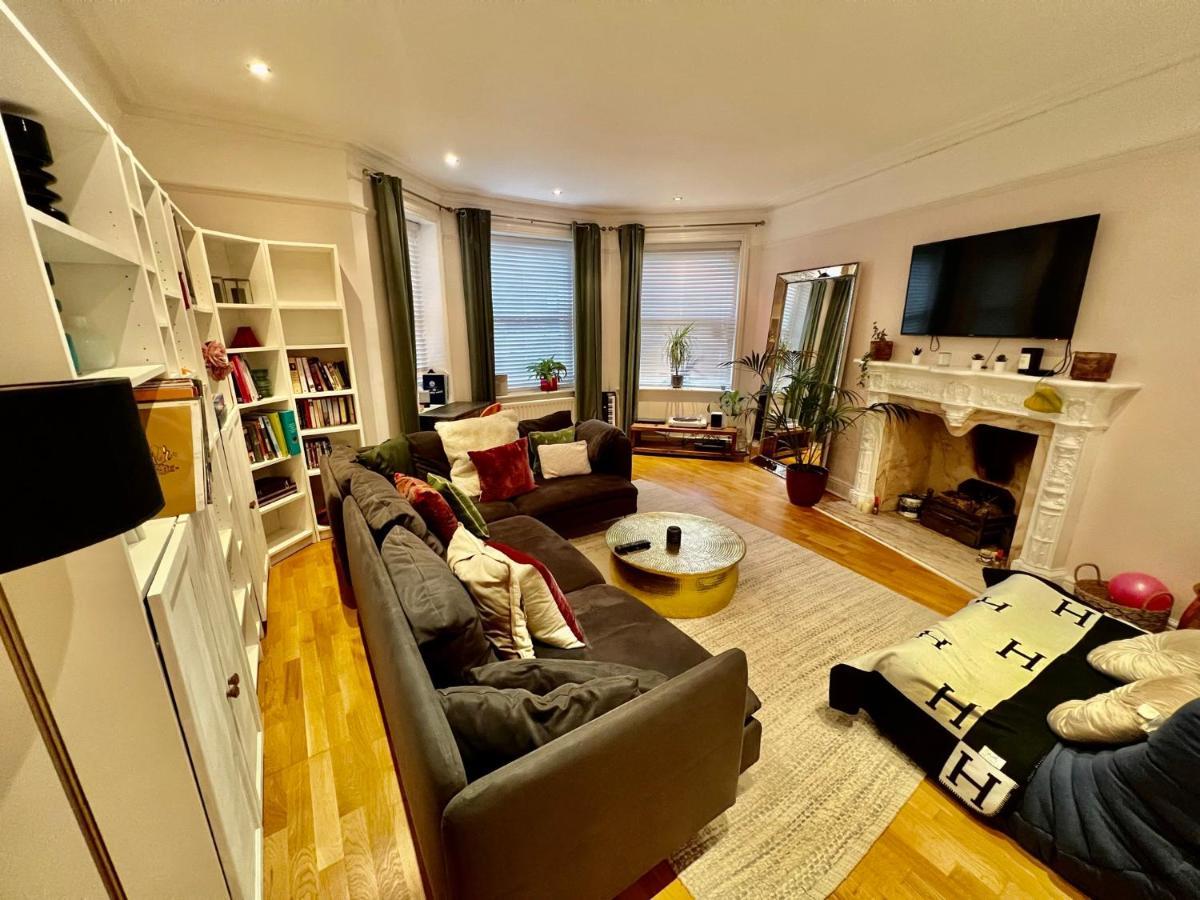 Spacious Flat With Huge Patio In Apartment London