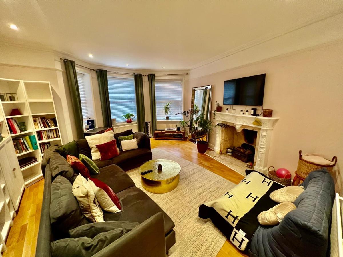 Spacious Flat With Huge Patio In * London