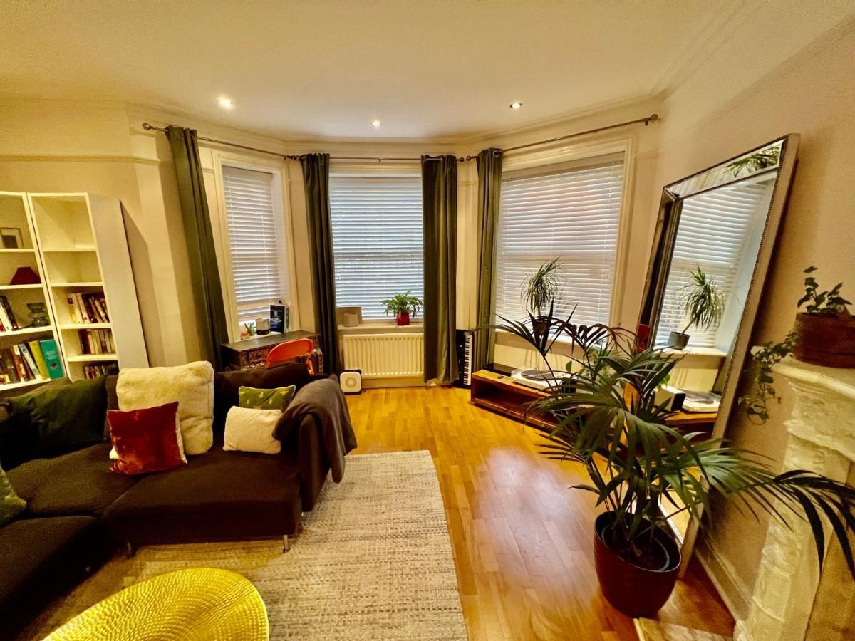 Apartment Spacious Flat With Huge Patio In *