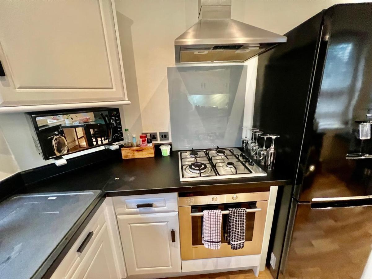 Apartment Spacious Flat With Huge Patio In London