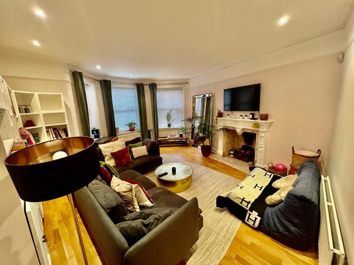 Apartment Spacious Flat With Huge Patio In London