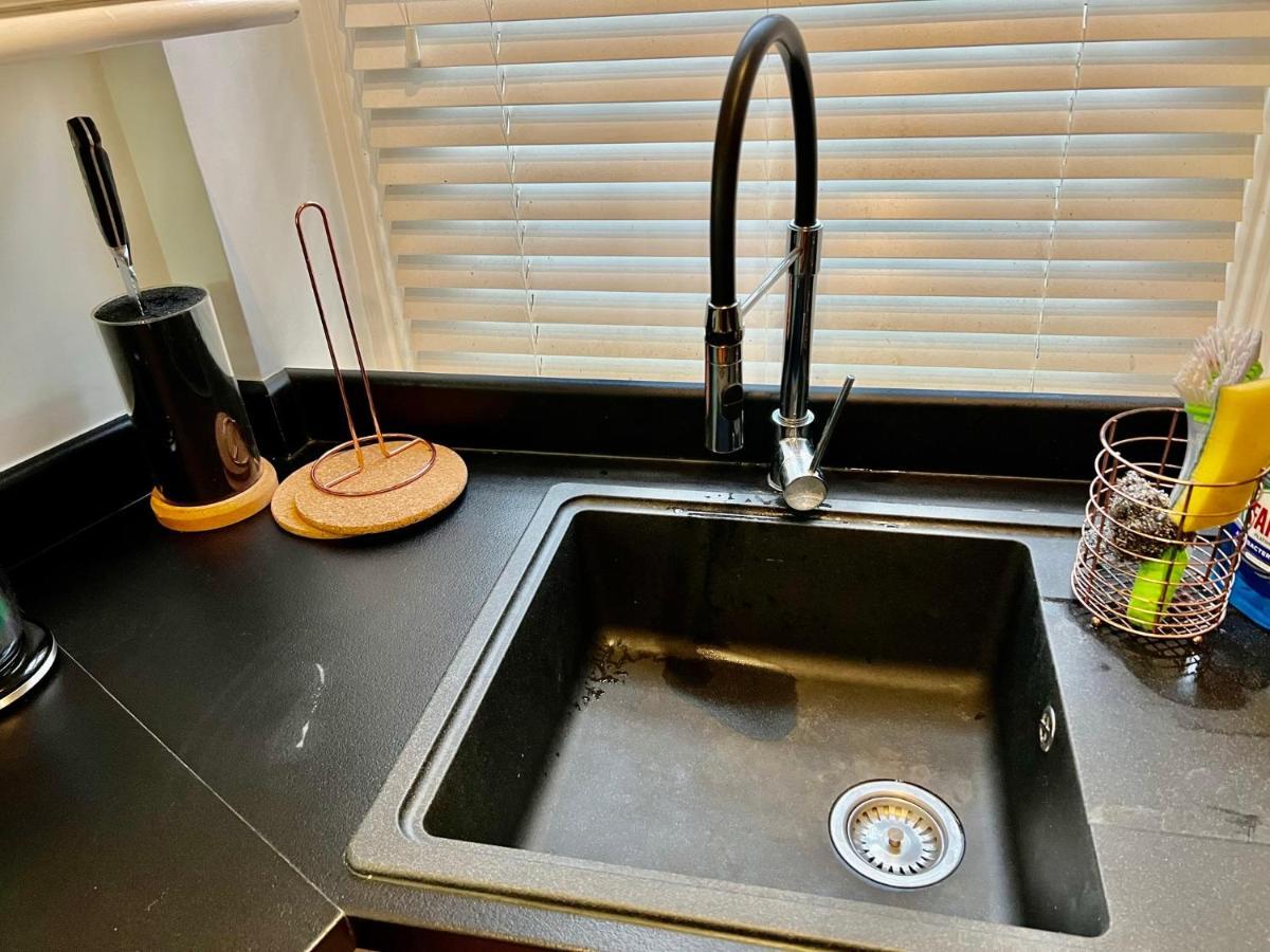Apartment Spacious Flat With Huge Patio In *